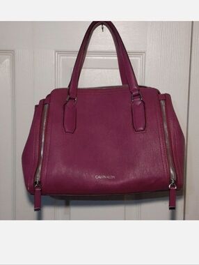 Calvin Klein Elaine Satchel shoulder bag in magenta pink